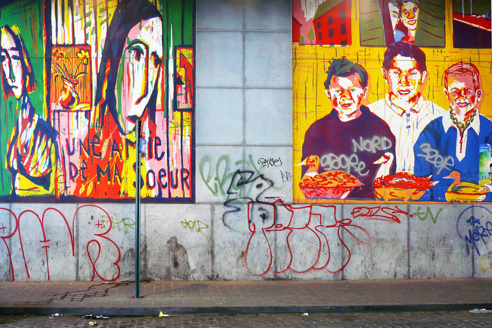 Fresques sous pont de chemins de fer, quartier des Marolles