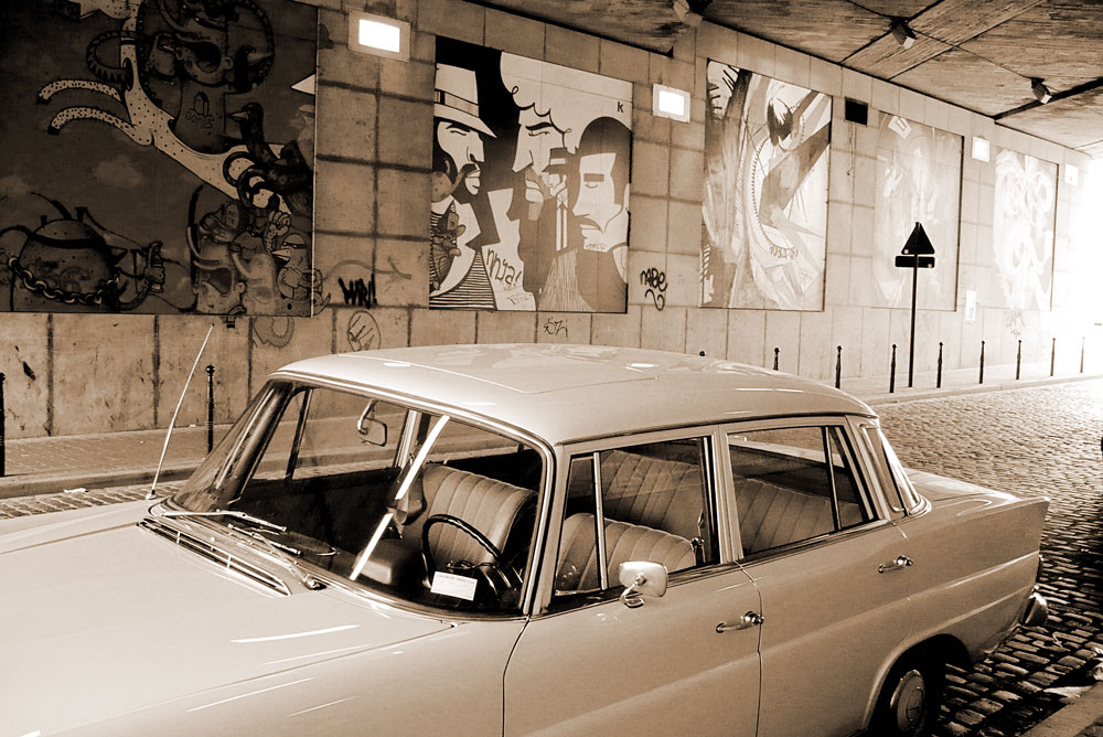 Fresques et vieille Mercedes, Marolles