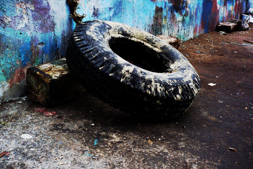 Tire of decay